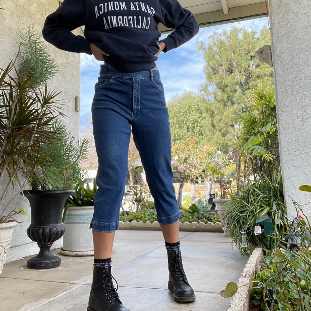 Cropped high waist dark denim jean w/ velcro strap